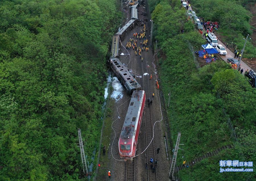 （XHDW）（2）京广铁路火车脱轨已造成1死127伤
