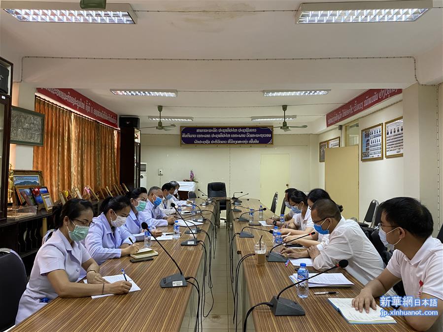 （国际疫情）（1）中国抗疫医疗专家组深入了解老挝新冠确诊病例治疗情况